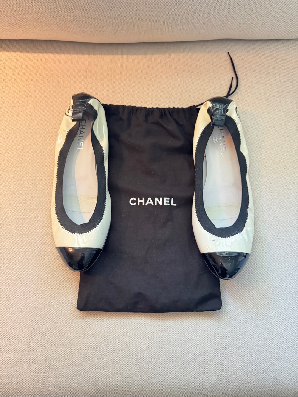 CHANEL Monochrome Patent Leather Elastic Cap Toe Ballet Flats, EU 42 - Picture 2 of 11